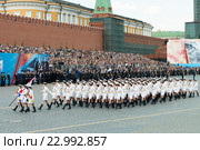 Российские женщины военнослужащие на Красной площади во время парада, посвященного 71-ой годовщине Победы в Великой Отечественной войне (2016 год). Редакционное фото, фотограф Алексей Бок / Фотобанк Лори