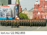 Российские военнослужащие на Красной площади во время парада, посвященного 71-ой годовщине Победы в Великой Отечественной войне (2016 год). Редакционное фото, фотограф Алексей Бок / Фотобанк Лори