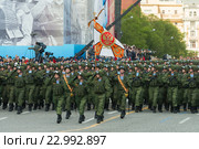Российские военнослужащие на Красной площади во время парада, посвященного 71-годовщине Победы в Великой Отечественной войне (2016 год). Редакционное фото, фотограф Алексей Бок / Фотобанк Лори
