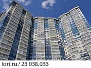 22-23-х этажный монолитно-каркасный дом комфорт-класса. Жилой комплекс "M-House". Улица Академика Янгеля, 2. Район Чертаново Южное. Москва (2016 год). Редакционное фото, фотограф lana1501 / Фотобанк Лори