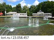 Фонтан в парке «Сокольники» (2015 год). Редакционное фото, фотограф lana1501 / Фотобанк Лори