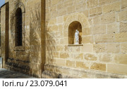 Фрагмент здания Крестовоздвиженского прихода в Никосиию. Кипр. Holy Cross Catotholic Church Nicosia (2016 год). Стоковое фото, фотограф Виктор Тараканов / Фотобанк Лори