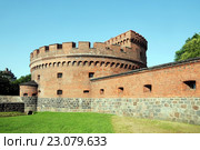 Башня Дер-Дона (нем. Dohna turm) на берегу Верхнего озера в Кенигсберге. Музей Янтаря в Калининграде (2015 год). Редакционное фото, фотограф stargal / Фотобанк Лори