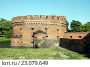 Башня Дер-Дона (нем. Dohna turm) на берегу Верхнего озера в Кенигсберге. Музей Янтаря в Калининграде (2015 год). Редакционное фото, фотограф stargal / Фотобанк Лори