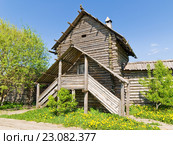 Бревенчатый дом. Музей "Щурово Городище". Город Суздаль (2016 год). Редакционное фото, фотограф Макаров Алексей / Фотобанк Лори