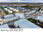 Вид с воздуха на Антипинский нефтеперерабатывающий завод. Тюмень (2015 год). Редакционное фото, фотограф Сергей Буторин / Фотобанк Лори