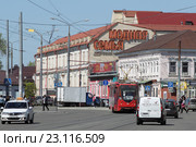 Казань, торговый центр "Модная семья" на улице Бурхана Шахиди (2016 год). Редакционное фото, фотограф Дмитрий Неумоин / Фотобанк Лори
