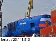 Головной атомный ледокол нового поколения ЛК-60 проекта 22220 на стапеле Балтийского завода в Санкт-Петербурге (2016 год). Редакционное фото, фотограф Александр Алексеев / Фотобанк Лори