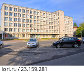 Здание райисполкома в городе Барановичи. Республика Беларусь (2015 год). Редакционное фото, фотограф Мартынов Антон / Фотобанк Лори