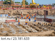 Строительство многоэтажных домов на Москве-реке. River Park (2016 год). Редакционное фото, фотограф Светлана Голинкевич / Фотобанк Лори