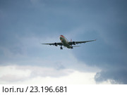 Самолет Airbus A330-343 (B-6527) авиакомпании Hainan Airlines выходит из грозового неба (2016 год). Редакционное фото, фотограф Виктор Карасев / Фотобанк Лори