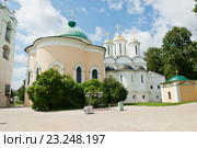 Ярославский Спасо-Преображенский монастырь (Спасо-Ярославский монастырь). Город Ярославль. Золотое кольцо. Россия (2016 год). Редакционное фото, фотограф E. O. / Фотобанк Лори