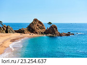 Пляж Mar Menuda Beach в Тосса-де-Маре, Испания (2016 год). Стоковое фото, фотограф Alexander Tihonovs / Фотобанк Лори