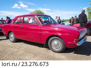 Автомобиль Ford Taunus 12m  (поколение P6) - участник парада ретроавтомобилей в Керимяки. Финляндия (2015 год). Редакционное фото, фотограф Виктор Карасев / Фотобанк Лори