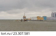 Грузовой корабль находится в море в бурю. Стоковое видео, видеограф Игорь Усачев / Фотобанк Лори