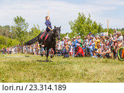 Девочка казачка скачет на лошади (2016 год). Редакционное фото, фотограф Акиньшин Владимир / Фотобанк Лори