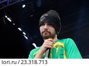Noize MC на сцене "Доброфеста" (2015 год). Редакционное фото, фотограф Голованов Сергей / Фотобанк Лори