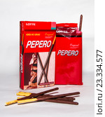 Продукция фирмы Lotte, соломка Pepero (2016 год). Редакционное фото, фотограф Покровский Артур / Фотобанк Лори