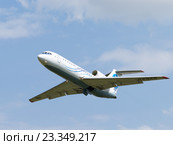 Пассажирский самолет Як 42Д авиакомпании Саратов (2016 год). Редакционное фото, фотограф Ekaterina Andreeva / Фотобанк Лори