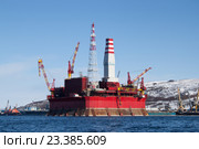 Нефтяная платформа "Приразломная" в Кольском заливе (2011 год). Редакционное фото, фотограф Константин Кандыба / Фотобанк Лори