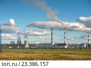 Вид на Каширскую ГРЭС через сельхоз поля летним днем. Стоковое фото, фотограф Сайганов Александр / Фотобанк Лори
