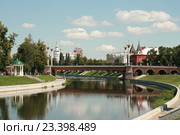 Река Орлик. Набережная. Город Орел. (2016 год). Редакционное фото, фотограф Александр Плахов / Фотобанк Лори