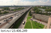Автомобильная пробка на внутреннем кольце КАДа. Район Рыбацкое, Санкт-Петербург (2016 год). Стоковое видео, видеограф Кекяляйнен Андрей / Фотобанк Лори