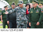Армейские международные игры "АрМИ-2016". Конкурс "Полевая кухня". Министр обороны России Сергей Шойгу с представителями команд - участников. Редакционное фото, фотограф Алексей Бок / Фотобанк Лори