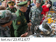 Армейские международные игры "АрМИ-2016". Конкурс "Полевая кухня". Министр обороны России Сергей Шойгу с представителями команд - участников. Редакционное фото, фотограф Алексей Бок / Фотобанк Лори