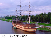 Великий Новгород. Судно-ресторан «Фрегат «Флагман» (2016 год). Редакционное фото, фотограф Зобков Юрий / Фотобанк Лори