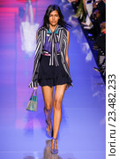 PARIS, FRANCE - OCTOBER 03: A model walks the runway during the Elie Saab show as part of the Paris Fashion Week Womenswear Spring/Summer 2016 on October 3, 2015 in Paris, France. Редакционное фото, фотограф Anton Oparin / Фотобанк Лори