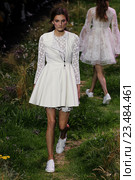 PARIS, FRANCE - OCTOBER 07: A model walks the runway during the Moncler Gamme Rouge show as part of the Paris Fashion Week Womenswear Spring/Summer 2016 on October 7, 2015 in Paris, France. Редакционное фото, фотограф Anton Oparin / Фотобанк Лори