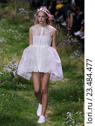 PARIS, FRANCE - OCTOBER 07: A model walks the runway during the Moncler Gamme Rouge show as part of the Paris Fashion Week Womenswear Spring/Summer 2016 on October 7, 2015 in Paris, France. Редакционное фото, фотограф Anton Oparin / Фотобанк Лори