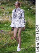PARIS, FRANCE - OCTOBER 07: A model walks the runway during the Moncler Gamme Rouge show as part of the Paris Fashion Week Womenswear Spring/Summer 2016 on October 7, 2015 in Paris, France. Редакционное фото, фотограф Anton Oparin / Фотобанк Лори