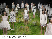 PARIS, FRANCE - OCTOBER 07: Models pose on the runway during the Moncler Gamme Rouge show as part of the Paris Fashion Week Womenswear Spring/Summer 2016 on October 7, 2015 in Paris, France. Редакционное фото, фотограф Anton Oparin / Фотобанк Лори