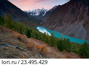 Осенний алтайский пейзаж - рассвет над Нижнешавлинским озером. Стоковое фото, фотограф Денис Черкашин / Фотобанк Лори