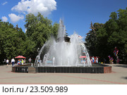 Фонтан в центральном парке Черкесска (2016 год). Редакционное фото, фотограф Алексей Гусев / Фотобанк Лори