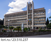 Здание администрации города Алушты, Крым (2016 год). Редакционное фото, фотограф Вячеслав Палес / Фотобанк Лори