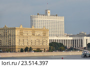 Одиннадцатиэтажный кирпичный жилой дом (Краснопресненская набережная, 2/1). Дом Правительства Российской Федерации (Краснопресненская набережная, 2). Пресненский район. Москва (2016 год). Стоковое фото, фотограф lana1501 / Фотобанк Лори