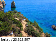 Summer Atlantic rocky coastline (Algarve, Portugal). Стоковое фото, фотограф Юрий Брыкайло / Фотобанк Лори