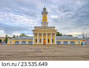 Пожарная каланча - символ города Кострома на Сусанинской площади летним вечером (2016 год). Стоковое фото, фотограф Геннадий Соловьев / Фотобанк Лори