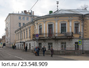 Городская усадьба Венедиктовых - Шнаубертов - Б. Ш. Моносзона (1-я пол. XVIII в. — нач. XX в., архитектор С. С. Эйбушитц), объект культурного наследия регионального значения. Москва, Ивановская Горка, Хохловский переулок. 4 апреля 2016 года. Редакционное фото, фотограф Михаил Грушин / Фотобанк Лори