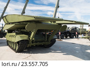 Танковый мостоукладчик МТУ-90М. "Армия-2016" - Международный военно-технический форум. Парк "Патриот" Редакционное фото, фотограф Алексей Бок / Фотобанк Лори