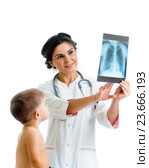 Doctor and kid reviewing X-ray. Стоковое фото, фотограф Оксана Кузьмина / Фотобанк Лори