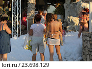 Пенная вечеринка на пляже Star Beach. Крит. Греция (2016 год). Редакционное фото, фотограф Алексей Сварцов / Фотобанк Лори