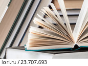 Стопки книг. Стоковое фото, фотограф Сергей Воронкин / Фотобанк Лори
