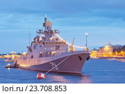 Военный корабль на параде в день ВМФ. Санкт-Петербург 2016. Сторожевой корабль «Адмирал Эссен» проекта 11356 ВМС России. Редакционное фото, фотограф Литвяк Игорь / Фотобанк Лори