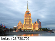 MOSCOW, RUSSIA - SEPTEMBER 07, 2016: the Radisson Royal Hotel (former "Ukraine") cloudy September evening. Редакционное фото, фотограф Виктор Карасев / Фотобанк Лори
