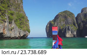 Лодка в Майя Бэй, Phi Phi Leh. Стоковое видео, видеограф Михаил Коханчиков / Фотобанк Лори