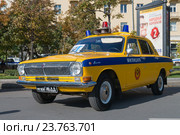 ГАЗ-24 "Волга" - милицейский автомобиль. Праздник московского троллейбуса. 83-летие троллейбусов в Москве. (2016 год). Редакционное фото, фотограф Алексей Бок / Фотобанк Лори
